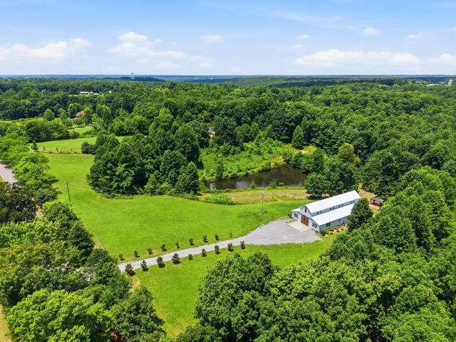 281 Red Williams Rd, Crossville, TN 38571