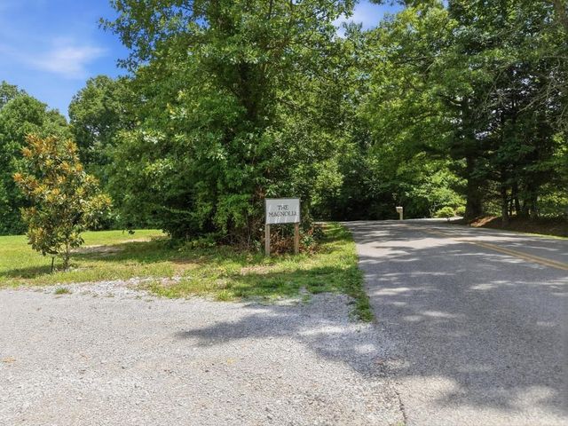 281 Red Williams Rd, Crossville, TN 38571