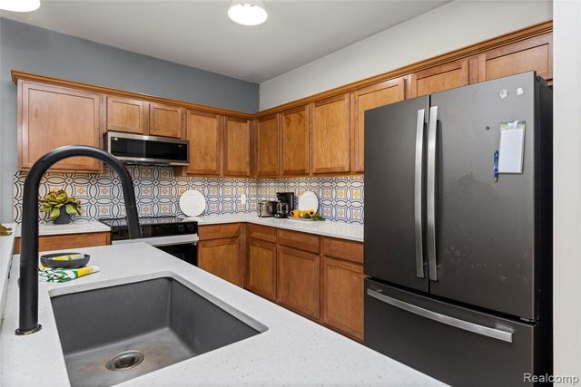 56635 Longhorn Drive, Shelby Twp, MI 48316
