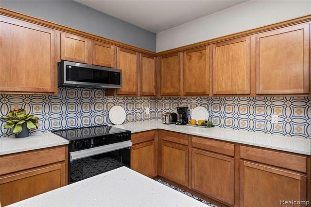 56635 Longhorn Drive, Shelby Twp, MI 48316
