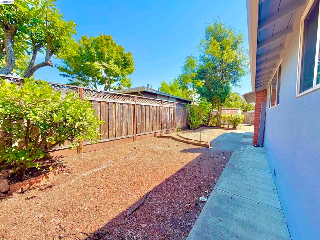 Image 19 of property listing at 293 Fairway St, Hayward, CA 94544