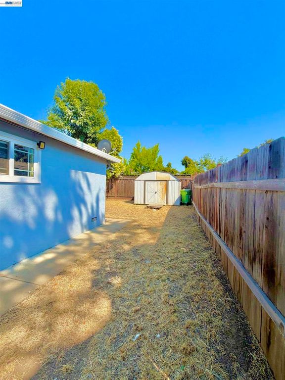 Image 21 of property listing at 293 Fairway St, Hayward, CA 94544