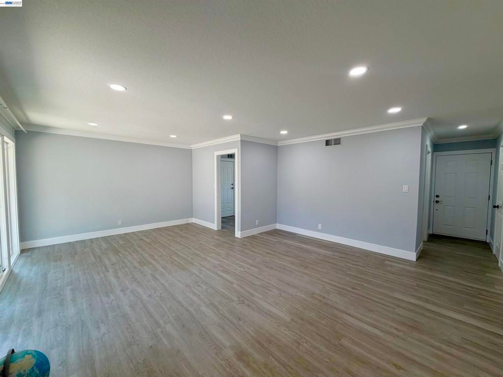 Image 8 of property listing at 293 Fairway St, Hayward, CA 94544