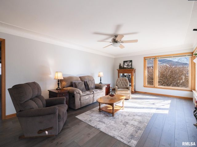 1504 N 5TH Street, Pekin, IL 61554