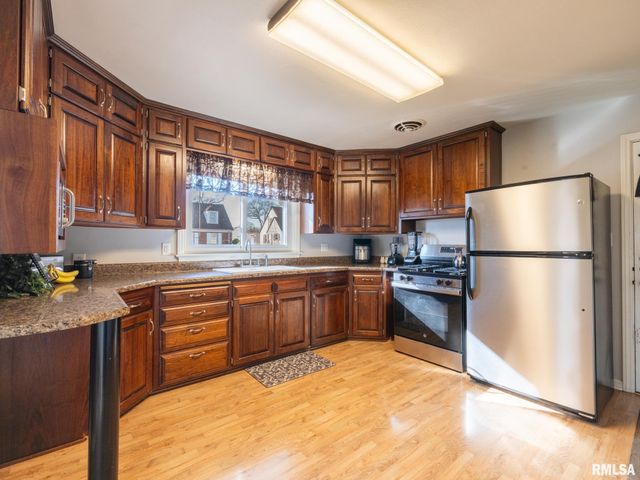 1504 N 5TH Street, Pekin, IL 61554