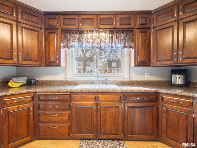 1504 N 5TH Street, Pekin, IL 61554