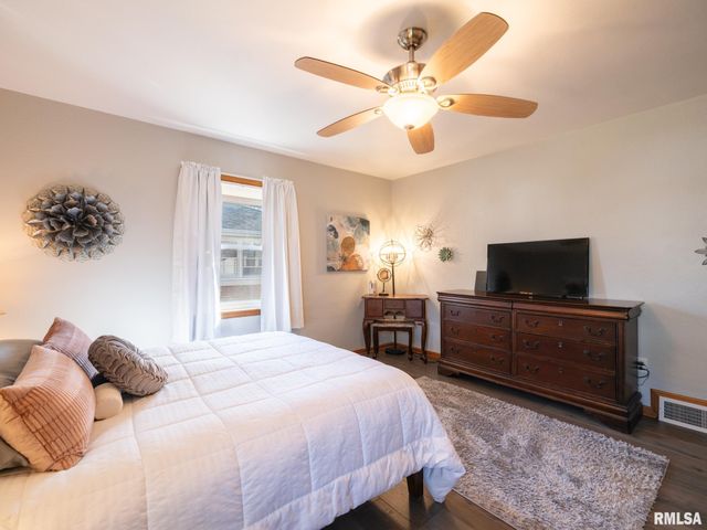 1504 N 5TH Street, Pekin, IL 61554