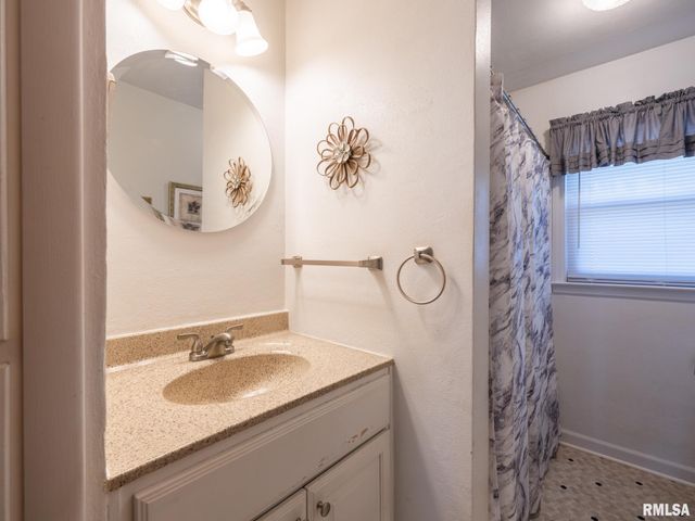 1504 N 5TH Street, Pekin, IL 61554