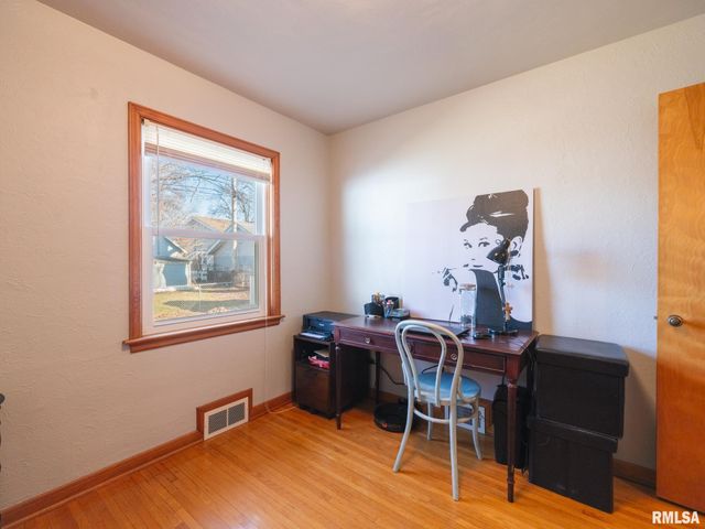 1504 N 5TH Street, Pekin, IL 61554