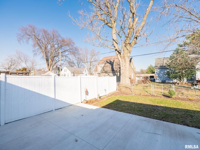 1504 N 5TH Street, Pekin, IL 61554