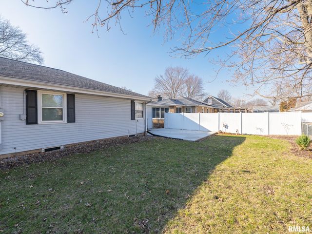 1504 N 5TH Street, Pekin, IL 61554