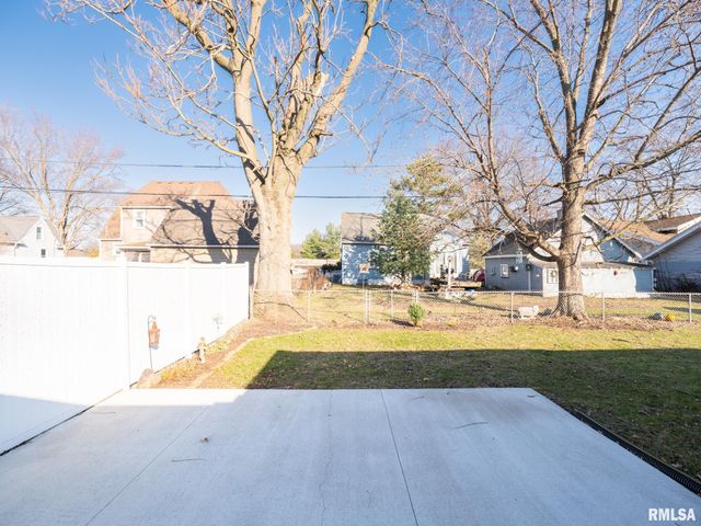 1504 N 5TH Street, Pekin, IL 61554