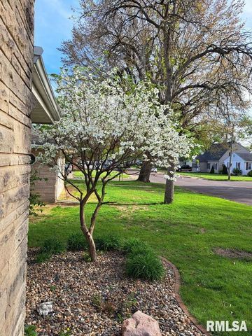 1504 N 5TH Street, Pekin, IL 61554