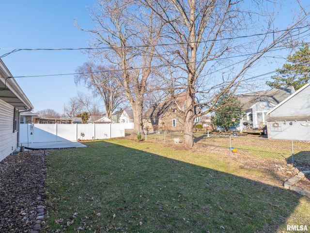 1504 N 5TH Street, Pekin, IL 61554