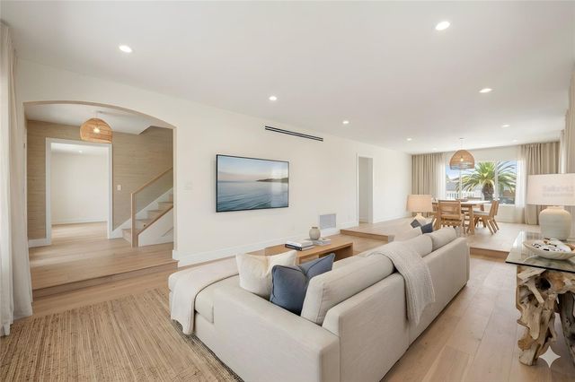 350 HARBOR PASSAGE, Clearwater Beach, FL 33767