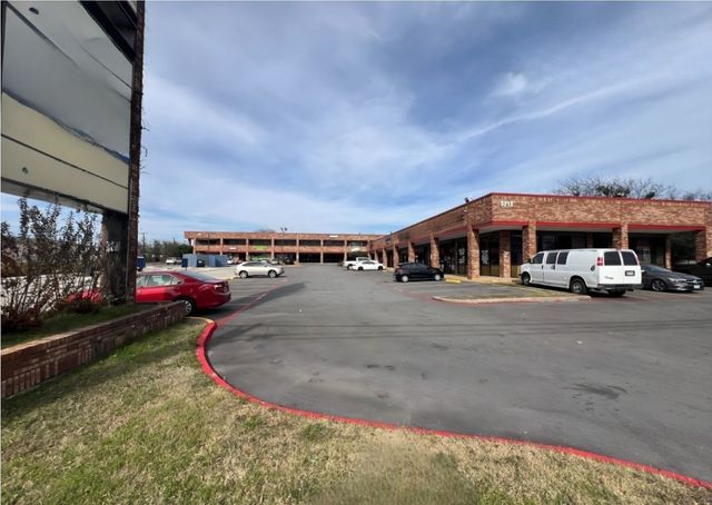 3215 W Pleasant Run Road 104, Lancaster, TX 75146