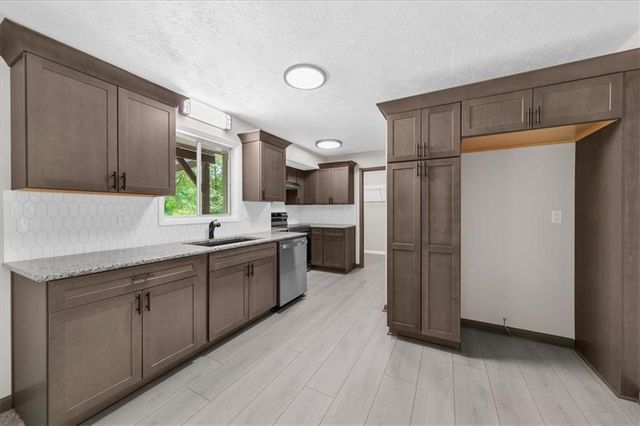 2053 Deerfield Run, Snellville, GA 30078