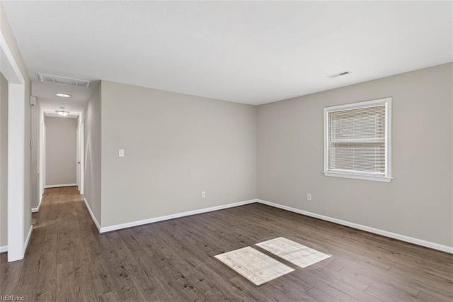 521 Helm DR, Newport News, VA 23602