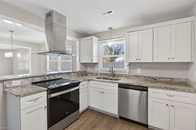 521 Helm DR, Newport News, VA 23602