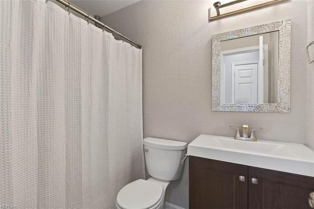 521 Helm DR, Newport News, VA 23602