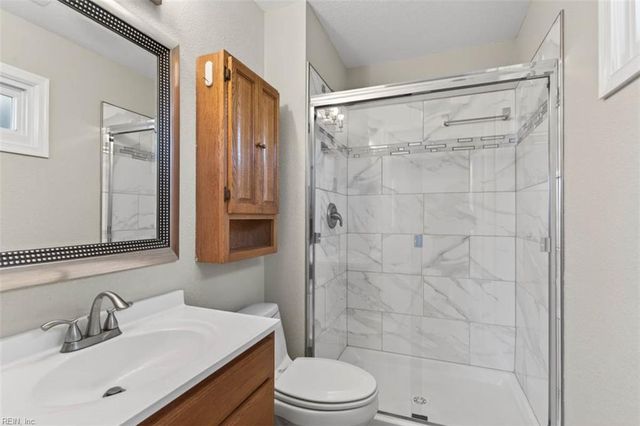 521 Helm DR, Newport News, VA 23602