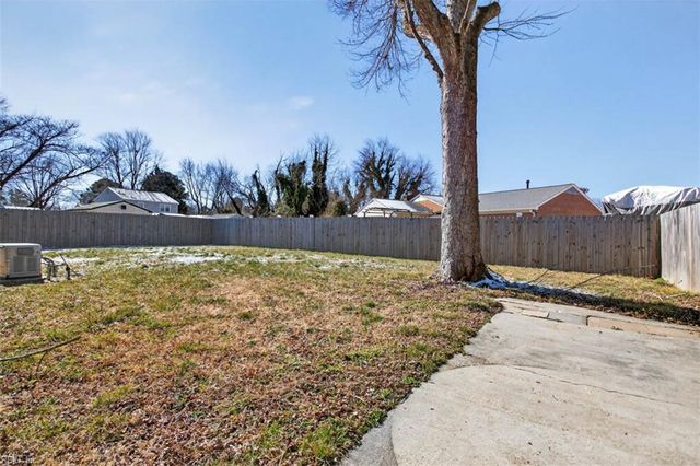 521 Helm DR, Newport News, VA 23602