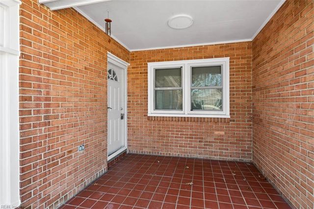 521 Helm DR, Newport News, VA 23602