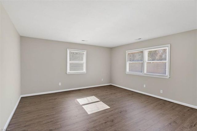 521 Helm DR, Newport News, VA 23602