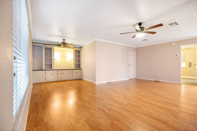 2400 W Midvalley Avenue Ld44, Visalia, CA 93277