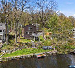 51 Goldfinch Lane, West Milford, NJ 07421