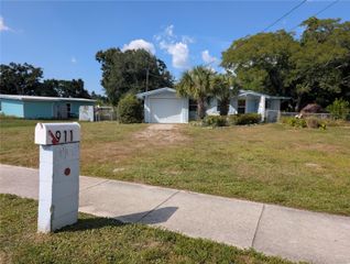 911 60TH AVENUE W, Bradenton, FL 34207