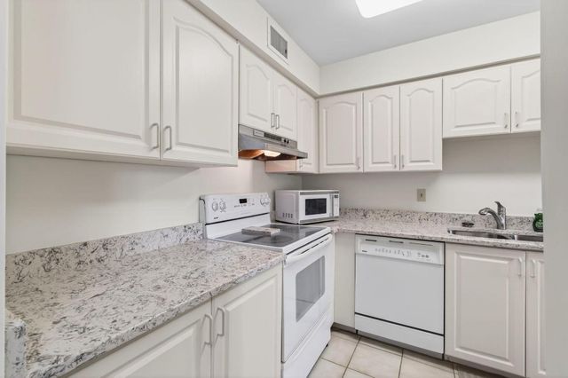 13682 Via Flora A, Delray Beach, FL 33484