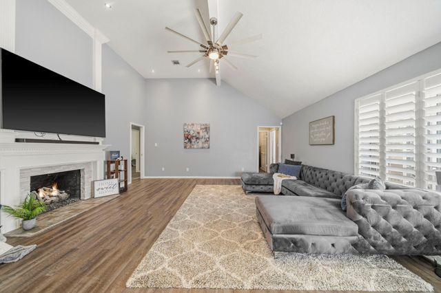 3919 E Wisteria Circle, Sugar Land, TX 77479