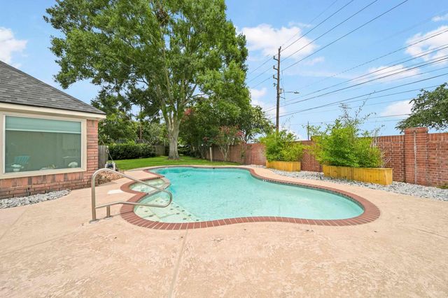 3919 E Wisteria Circle, Sugar Land, TX 77479