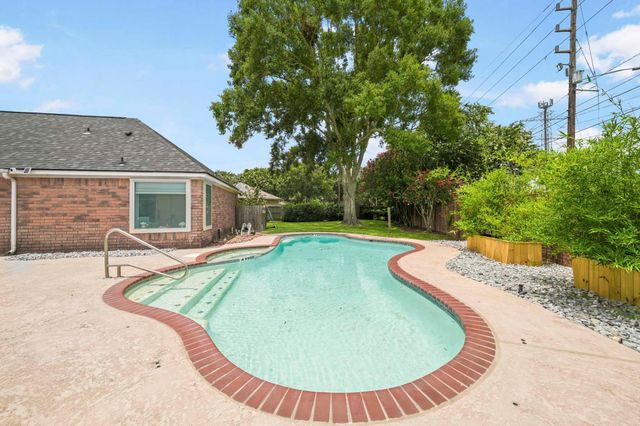 3919 E Wisteria Circle, Sugar Land, TX 77479