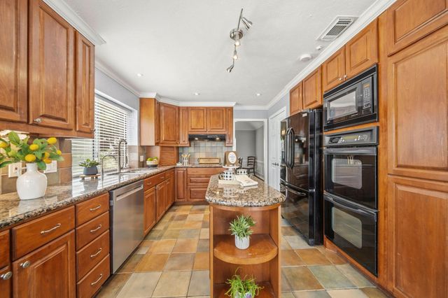3919 E Wisteria Circle, Sugar Land, TX 77479
