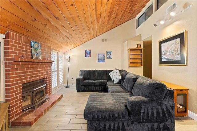 9467 Bond Rd, Elk Grove, CA 95624