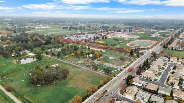 9467 Bond Rd, Elk Grove, CA 95624