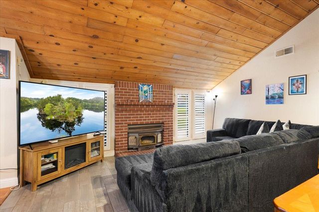 9467 Bond Rd, Elk Grove, CA 95624