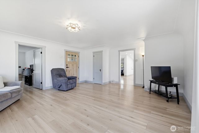 214 E 68th Street, Tacoma, WA 98404