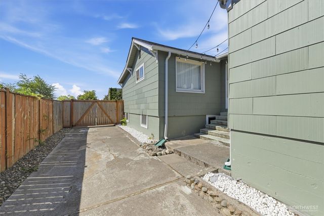 214 E 68th Street, Tacoma, WA 98404
