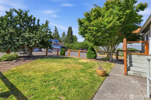 214 E 68th Street, Tacoma, WA 98404