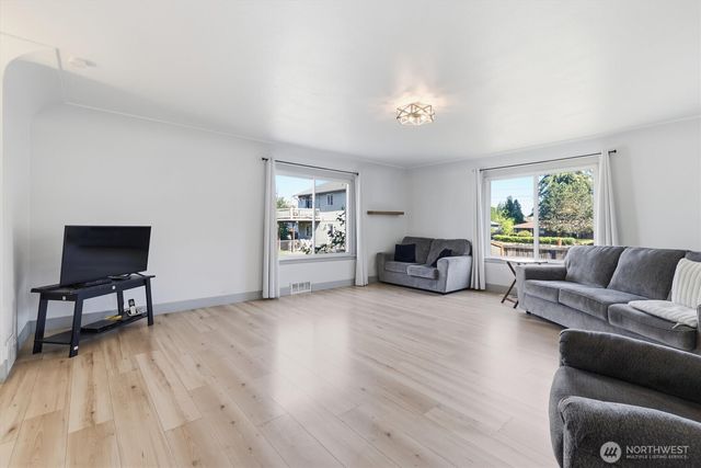 214 E 68th Street, Tacoma, WA 98404