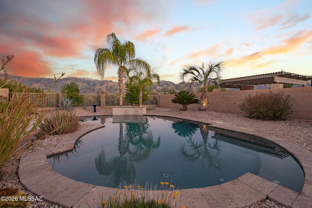 13218 N Lost Artifact Lane, Oro Valley, AZ 85755