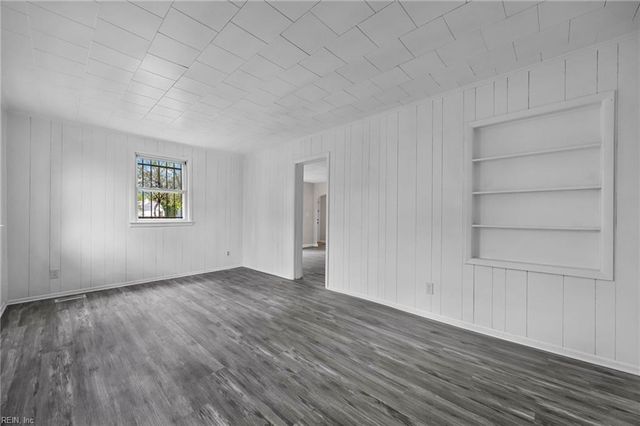 2504 Cromwell DR, Norfolk, VA 23509