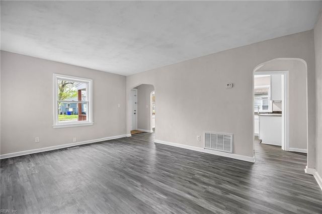 2504 Cromwell DR, Norfolk, VA 23509