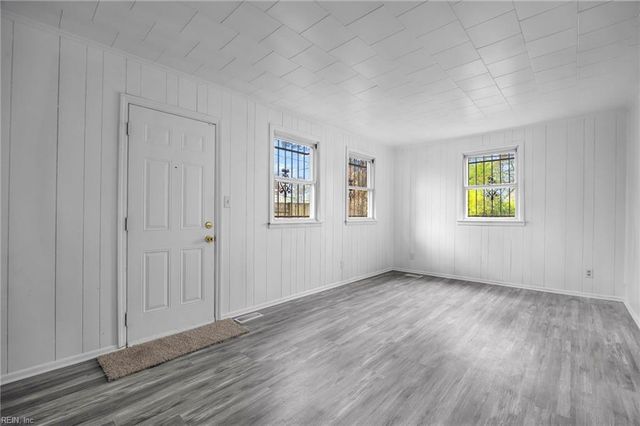 2504 Cromwell DR, Norfolk, VA 23509