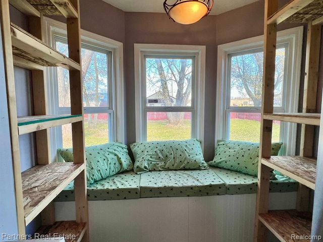 27516 Long Street, Livonia, MI 48152