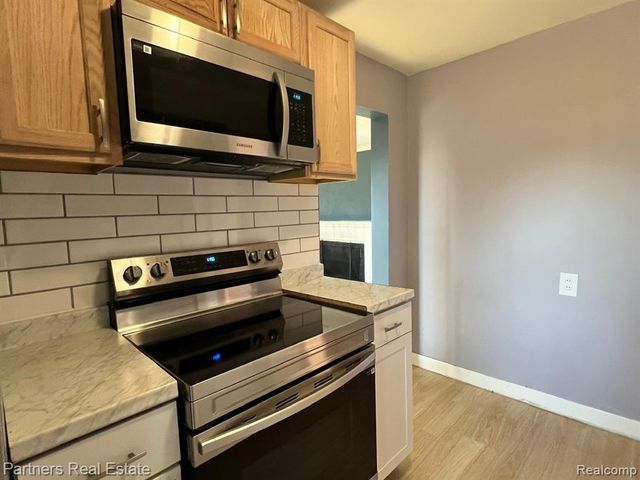 27516 Long Street, Livonia, MI 48152