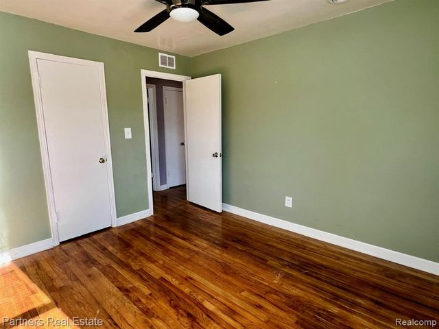 27516 Long Street, Livonia, MI 48152